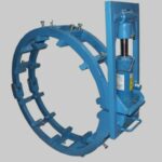 Super heavy-duty external pipe centering with bridges and screws